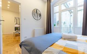 Official 4* Brand New Modern Apartment/Balcony